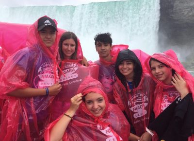 Estudiantes en las cataratas del Niágara (Niagara Falls)